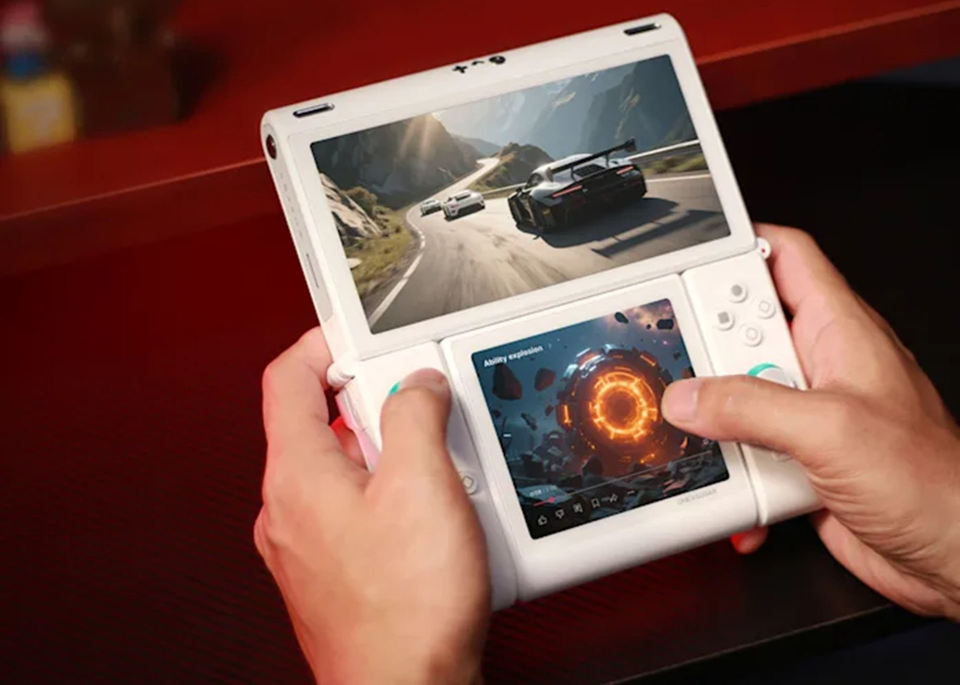 Novo console portátil traz duas telas, design modular e emulação de Nintendo 3DS e Switch! Conheça o OneXSugar Consoles portáteis focados em emulação tornaram-se um dos grandes destaques dos últimos anos em grandes marketplaces chineses. Esses aparelhos trazem inúmeras opções de plataformas em um só lugar — e isso certamente atrai olhares curiosos, principalmente dos nostálgicos. Dito isto, há um novo concorrente de peso chegando ao mercado. Novo console portátil traz duas telas, design modular e emulação de Nintendo 3DS e Switch! Conheça o OneXSugar