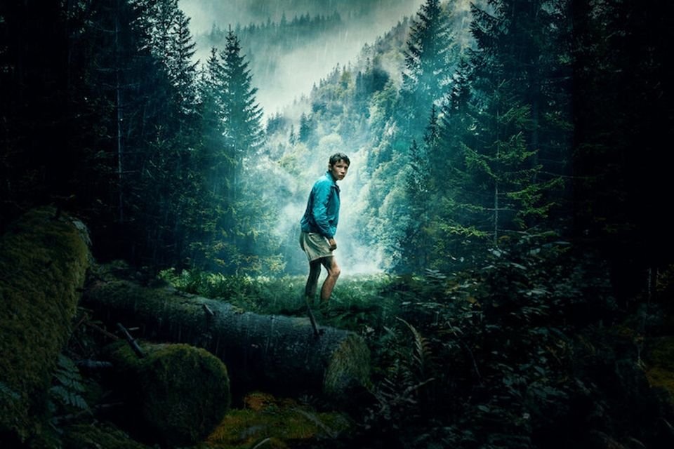 Conheça a história real de Perdido na Montanha, filme bombando na Netflix Perdido na Montanha (Lost on a Mountain in Maine) é mais do que um filme emocionante disponível na Netflix. O longa-metragem, que está no topo do Top 10 do streaming, trata-se de uma representação fiel de uma das histórias de sobrevivência mais comoventes do século XX. perdido-montanha-2.jpg