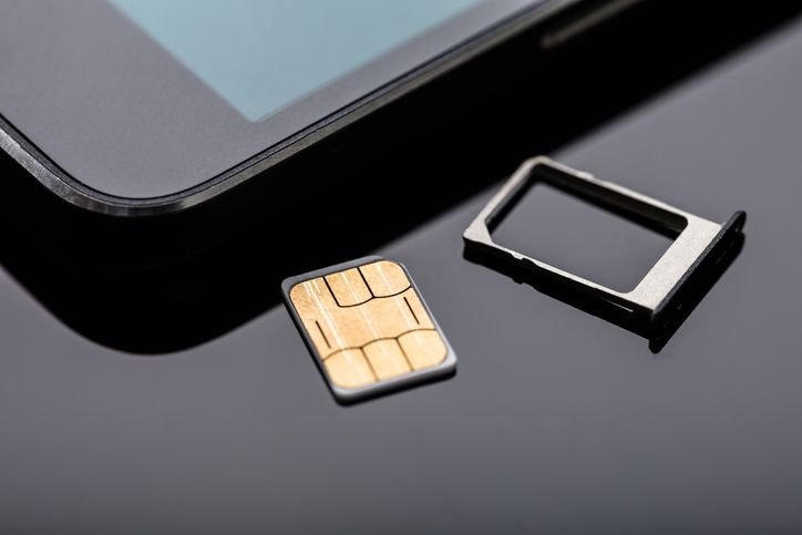Operadora do Nubank, NuCel ganha chip físico e faz mudanças em planos O Nubank anunciou hoje (23) o lançamento do chip físico da NuCel, operadora de telefonia móvel do banco digital, que chega para se juntar ao eSIM, disponível desde a estreia do serviço no final do ano passado. Melhorias nos planos comercializados também foram divulgadas. chip-e-bandeja-de-sim-card-do-celular
