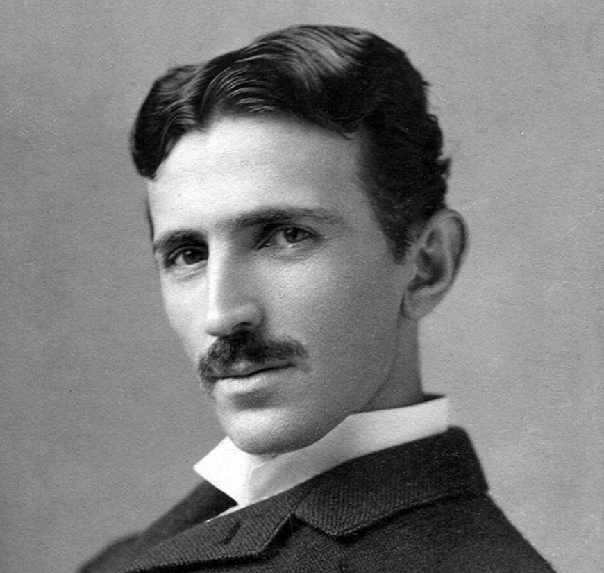 A história e a evolução da lâmpada elétrica, uma tecnologia que mudou toda a sociedade Entre as muitas tecnologias desenvolvidas pela humanidade nos últimos dois séculos, algumas delas se destacam pela quantidade de inovações e a mudança para melhor que elas permitiram para a indústria e no cotidiano da sociedade. A lâmpada elétrica é um exemplo que se encaixa em todas essas categorias. A história e a evolução da lâmpada elétrica, uma tecnologia que mudou toda a sociedade