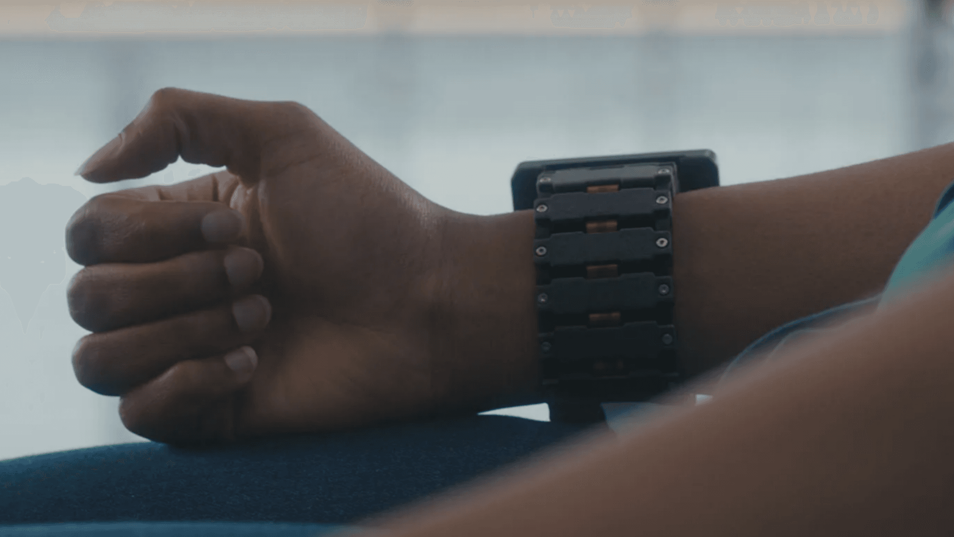 Meta detalha como vai funcionar pulseira que permitirá controlar dispositivos com gestos