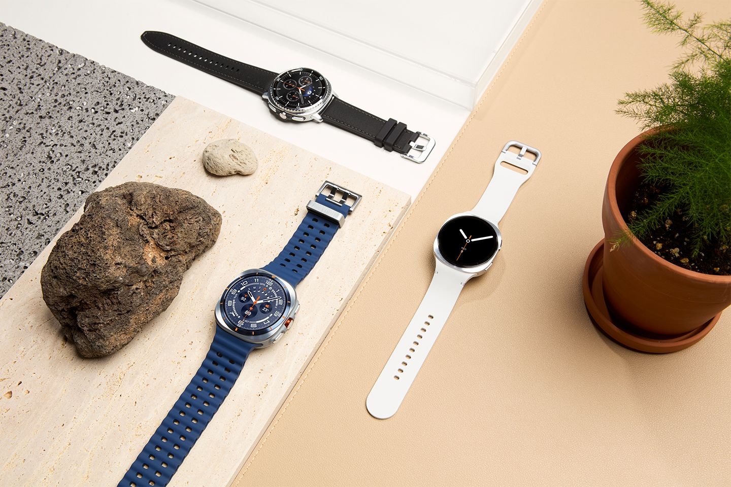 Comparativo entre Galaxy Watch 8 e Galaxy Watch 7: descubra o que mudou A Samsung lançou o Galaxy Watch 8 no Brasil, na quinta-feira (24), nova versão do relógio inteligente anunciada globalmente no início de julho. Ele chega para substituir o Galaxy Watch 7, trazendo uma integração maior com a inteligência artificial, funções inéditas e outros atrativos. relógios-inteligentes-galaxy-watch8-e-watch-ultra