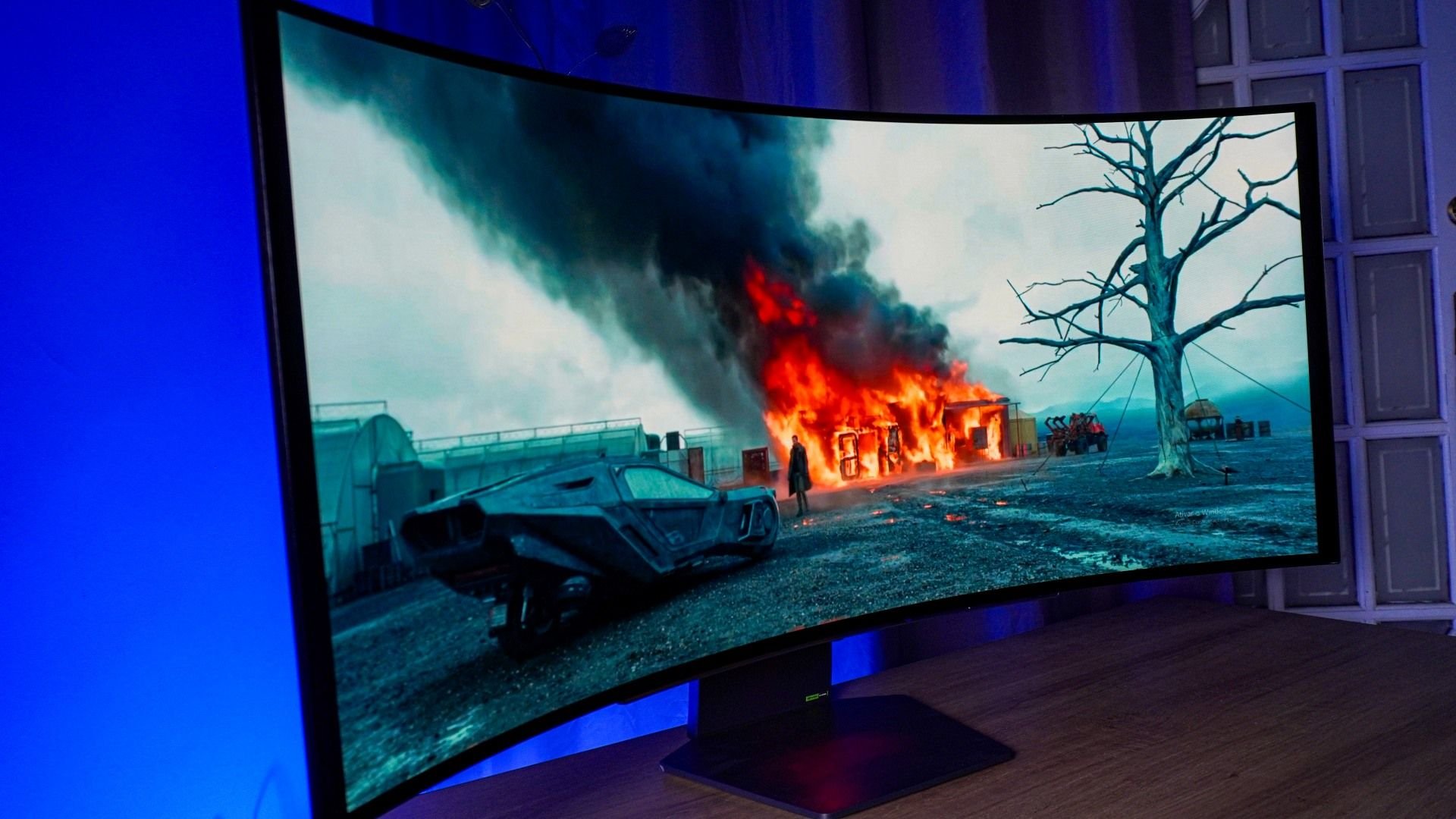 LG UltraGear 45GS95QE tem imagem incrível para gamers, mas vale o preço? — Review Já foi o tempo em que monitores ultrawide eram a nova onda no mercado das telas gamer, mas agora o varejo brasileiro recebe cada vez mais modelos com displays OLED. Com preços altos para os bolsos e melhor qualidade de imagem, a popularização desses produtos é questão de tempo, e a LG surfa na crista dessa onda com modelos interessantes, incluindo o LG UltraGear 45GS95QE. review-lg-ultragear-45GS95QE-filmes