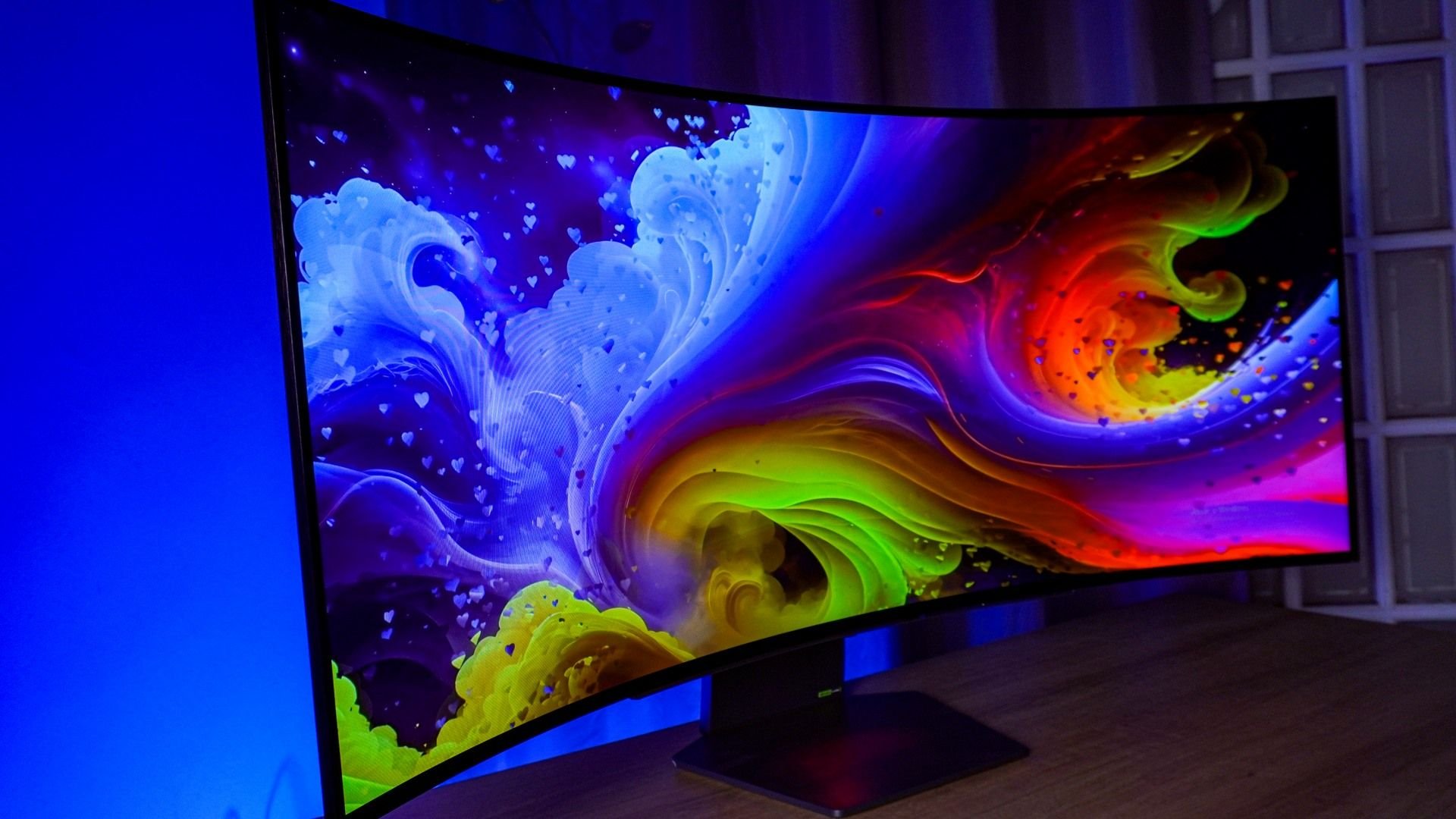 LG UltraGear 45GS95QE tem imagem incrível para gamers, mas vale o preço? — Review Já foi o tempo em que monitores ultrawide eram a nova onda no mercado das telas gamer, mas agora o varejo brasileiro recebe cada vez mais modelos com displays OLED. Com preços altos para os bolsos e melhor qualidade de imagem, a popularização desses produtos é questão de tempo, e a LG surfa na crista dessa onda com modelos interessantes, incluindo o LG UltraGear 45GS95QE. review-lg-ultragear-45GS95QE-cores