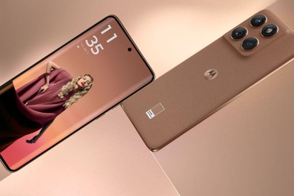 Smartphones Motorola em oferta no Mercado Livre: modelos Moto G, Edge e Razr com até 50% OFF A Motorola é uma das marcas mais famosas do setor de telefonia móvel. Com uma trajetória que atravessa décadas de inovação, a empresa segue relevante ao oferecer modelos que atendem diferentes públicos, dos usuários que buscam um aparelho básico, aos que exigem performance de ponta, conectividade 5G e câmeras avançadas. cleulares-motorola-em-oferta.jpg