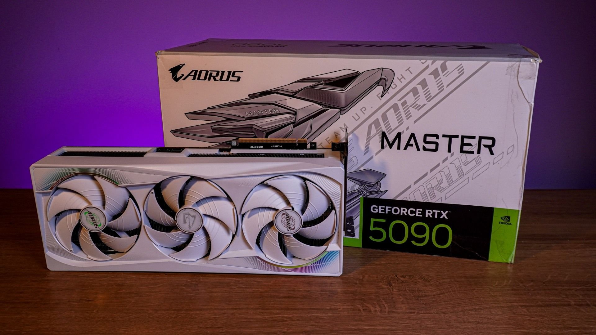 Review: AORUS RTX 5090 MASTER Ice é GPU monstruosa para games em 4K
