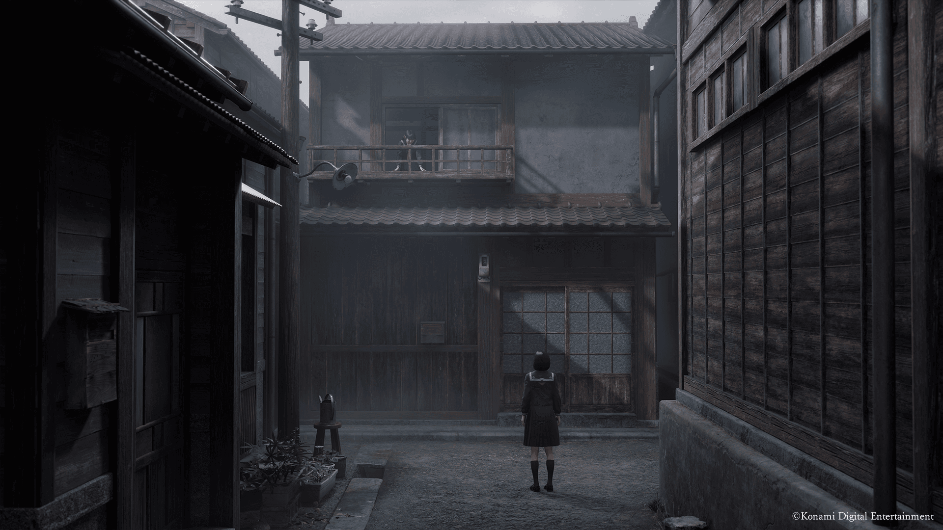 Silent Hill F é grotesco, mas estranhamente convidativo | Primeiras Impressões Nesta semana, participei de um teste exclusivo de Silent Hill F, o novo jogo de terror da Konami. Durante o evento, pude jogar cerca de cinco horas da campanha, o suficiente para ter uma boa ideia do que esperar quando o título chegar ao mercado. Previsto para setembro de 2025, o novo capítulo foi anunciado há três anos, durante o evento que marcou a retomada da franquia — chamando atenção com um teaser enigmático que rapidamente conquistou os fãs. Silent Hill F é grotesco, mas estranhamente convidativo | Primeiras Impressões