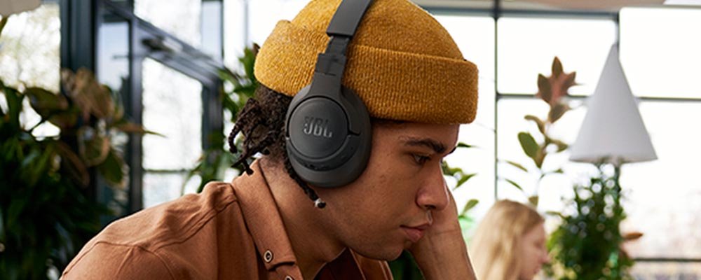 JBL Live Beam 3 e outros fones JBL em oferta no Magazine Luiza; aproveite