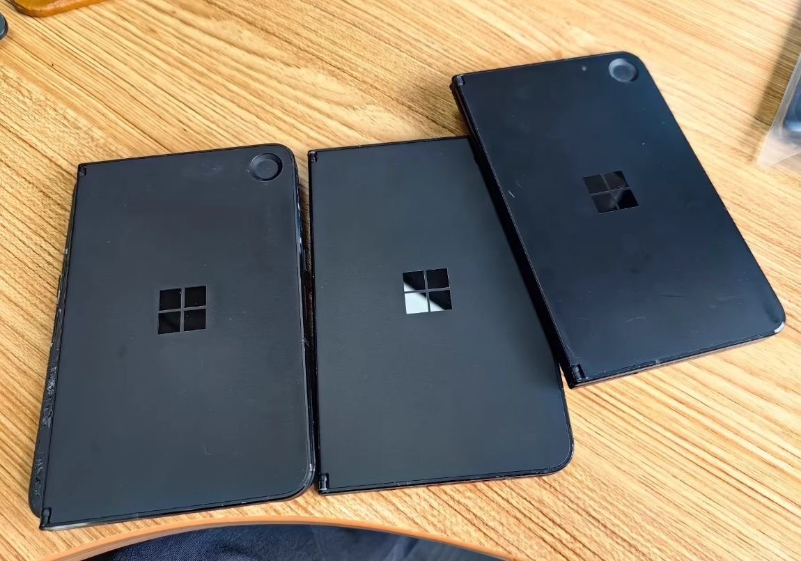 Protótipo cancelado de Windows Phone com duas telas aparece em site de leilão