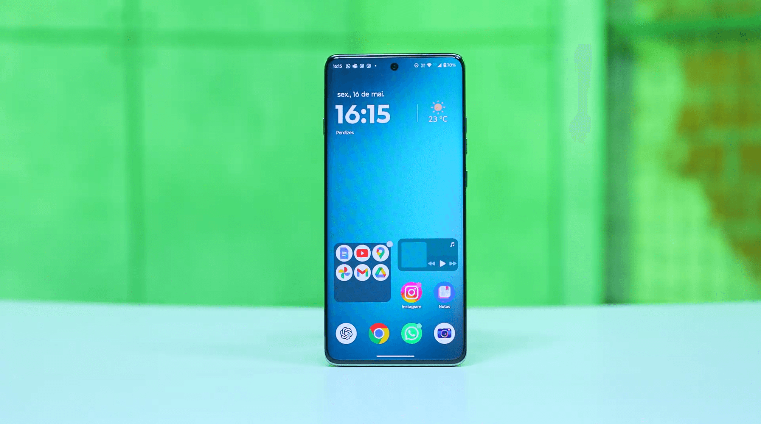 Motorola Edge 60 Pro: bateria GIGANTE, mas e o resto? [Análise/Review]