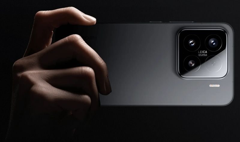 Confira os dispositivos da Xiaomi que devem receber a atualização para o Android 16 Os modelos da série Xiaomi 15, assim como o Xiaomi 14T Pro, devem ser os primeiros smartphones da marca chinesa a receber o Android 16 em sua versão estável, conforme revelou o XiaomiTime na última semana. A linha Xiaomi 16, com estreia prevista para setembro, já deve chegar às lojas com a nova geração do sistema operacional. xiaomi-15