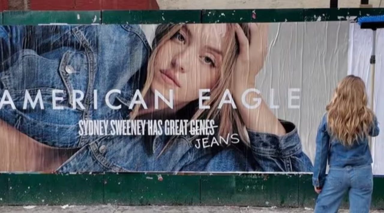 Atriz Sydney Sweeney em imagem promocional.