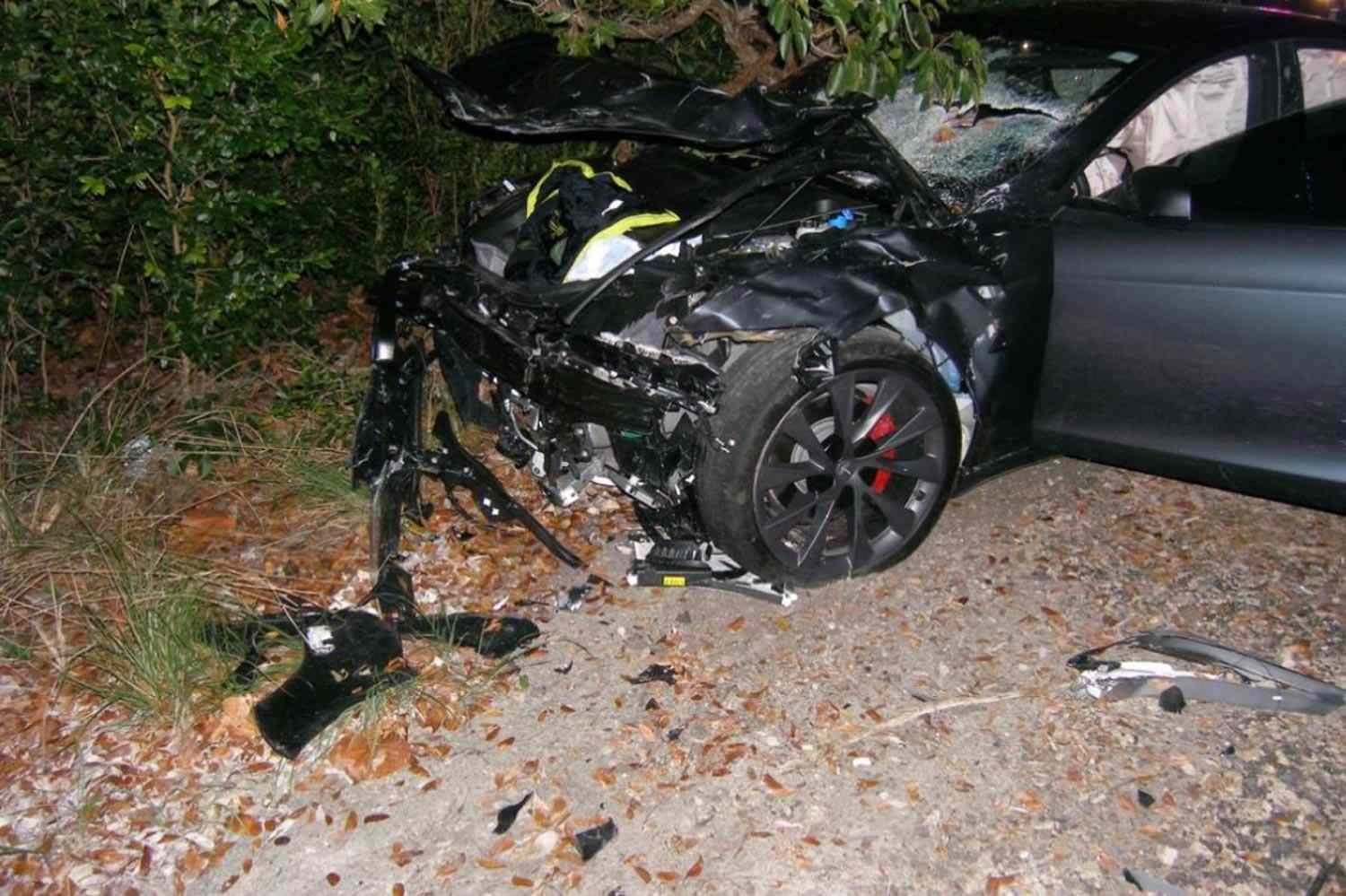 Tesla é condenada a pagar R$ 1,34 bilhão por acidente fatal com piloto automático