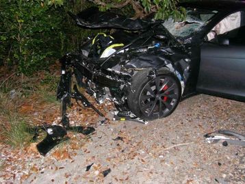 Tesla é condenada a pagar R$ 1,34 bilhão por acidente fatal com piloto automático