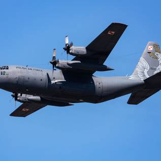 Imagem de C-130 Hércules: conheça a maior aeronave que já pousou em um porta-aviões