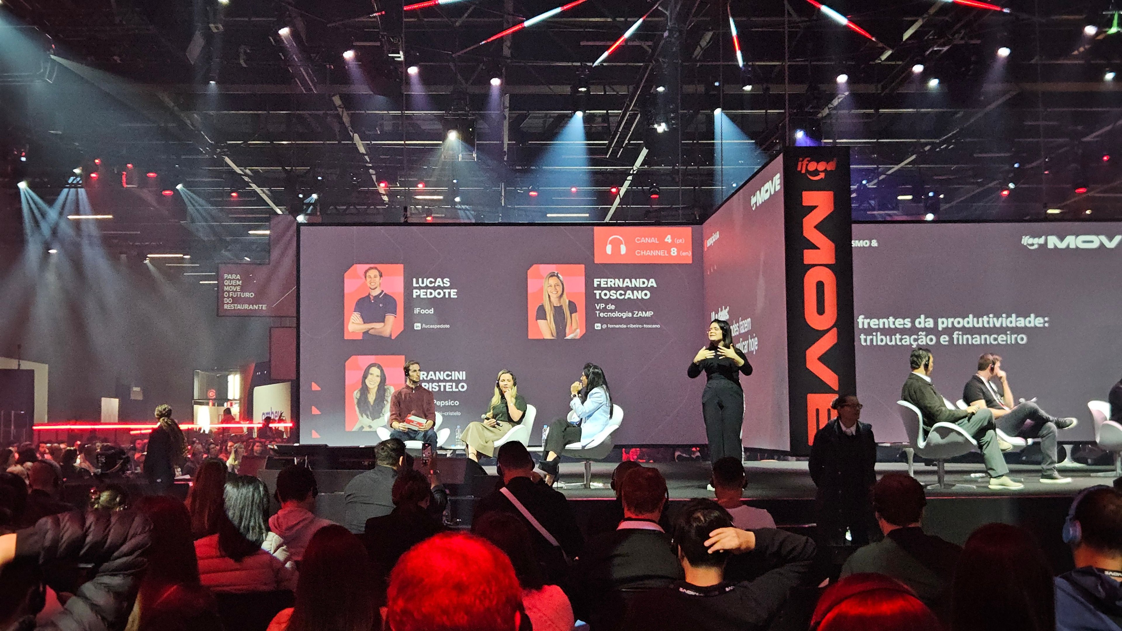 iFood lança agente de IA para otimizar o crescimento de restaurantes Durante o iFood Move 2025 foi apresentada a mais recente novidade da empresa: a Cris. Trata-se de um agente virtual com inteligência artificial generativa projetado para ser uma mentora 24 horas por dia para os restaurantes parceiros do iFood. A ferramenta, que foi um dos destaques dos painéis sobre o futuro da tecnologia, já está em fase de testes com mais de 10 mil parceiros. 20250805_120446.jpg