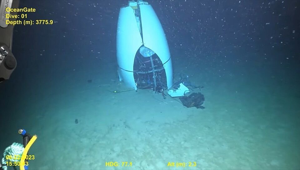 Relatório final de investigação revela motivos da implosão do submarino Titan A implosão do submarino Titan foi causada por falhas críticas de segurança, resultando na perda de integridade estrutural do casco de fibra de carbono, o que expôs as pessoas a bordo a uma pressão intensa. É o que concluiu o relatório de investigação da Guarda Costeira dos Estados Unidos, divulgado na terça-feira (5). destrocos-do-submarino-titan-no-fundo-do-oceano