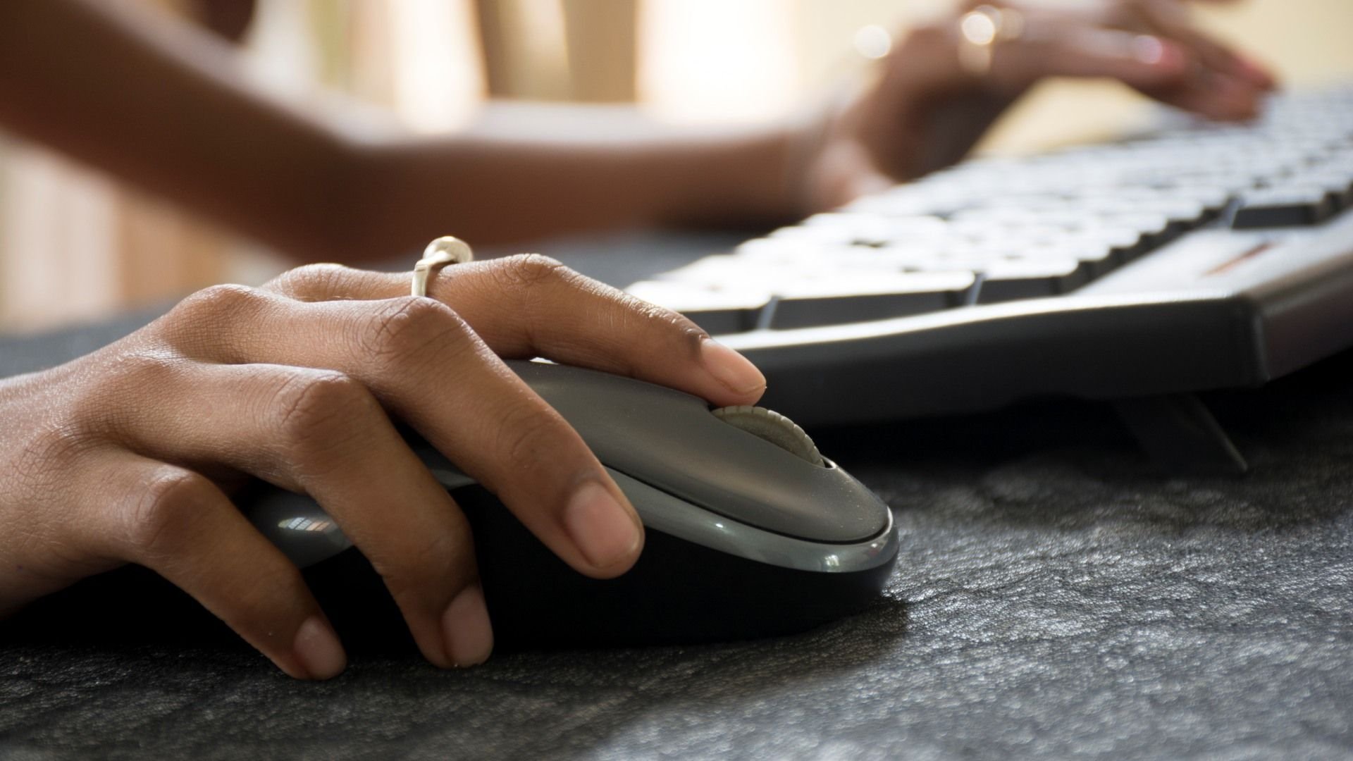 'Usaremos a voz': diretor da Microsoft prevê fim do mouse e teclado no PC