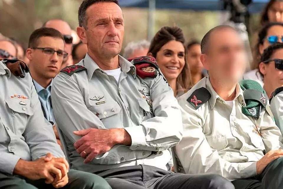 Israel utilizou servidores da Microsoft para espionar milhões de palestinos A Microsoft é a segunda maior empresa do mundo, e além de todo poderio financeiro, é conhecida como mãe do Windows, do Xbox, de franquias gigantescas, por ser a obra-prima de Bill Gates, e também por ajudar Israel na guerra contra os palestinos. Pelo menos, é isso que sugere uma extensa apuração do jornal The Guardian. israel-usou-servidores-da-microsoft-para-espionar-milhoes-de-palestinos