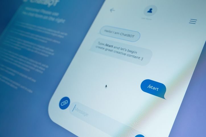 Vulnerabilidade no ChatGPT pode permitir a extração de dados sigilosos Pesquisadores de segurança cibernética demonstraram ser possível extrair dados sigilosos de usuários do ChatGPT ao explorar uma vulnerabilidade nos conectores da OpenAI que permitem integrar a IA a serviços como Gmail, Outlook e Dropbox, entre outros. Detalhes do hack foram divulgados nessa quarta-feira (6). conversa-com-chatbot