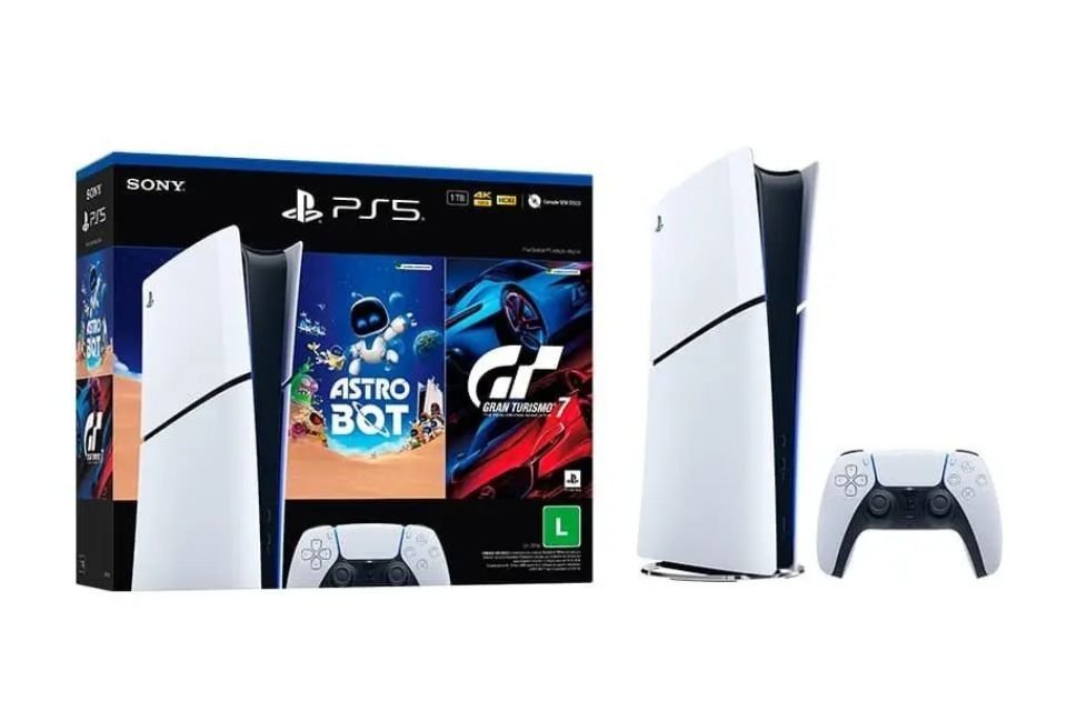 PS5 Slim com jogos ASTRO BOT e Gran Turismo 7 em promoção; aproveite O PlayStation 5 Slim é a versão mais compacta do console de nova geração da Sony, mantendo a mesma potência de hardware do modelo original em um design mais fino e leve. Com suporte a gráficos em 4K, taxa de atualização elevada e áudio 3D, o console foi desenvolvido para oferecer desempenho e imersão em jogos e entretenimento. console-playstation-em-oferta.jpg