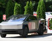 Força Aérea dos EUA quer comprar Tesla Cybertrucks para encher os carros de bala