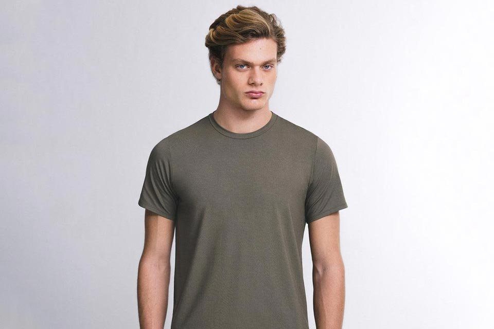 Tech T-Shirt Insider com desconto: confira as opções de camisetas Você provavelmente já comprou roupas que usou algumas poucas vezes e nunca mais vestiu, seja por achá-las desconfortáveis ou por perceber que a qualidade era abaixo do esperado. Por isso, antes de sair gastando uma fortuna em itens para encher o armário, o ideal é realizar compras inteligentes pensando sempre na relação custo-benefício. Insider-Tech-T-Shirt-Heavy-960x640.jpg