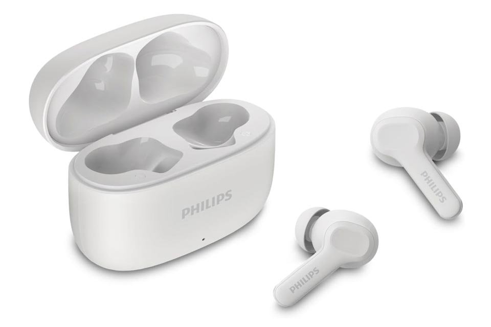 Compre uma caixa de som Philips potente e ganhe um fone Bluetooth da marca na Amazon Seja em casa ou no ambiente de trabalho, é muito provável que ao olhar à sua volta você veja um produto da Philips. Muito popular em todo o mundo, a empresa holandesa tem catálogo muito variado, repleto de eletrônicos, eletrodomésticos e acessórios tecnológicos. fone-de-ouvido-philips-TAT1109WT-960x640.jpg
