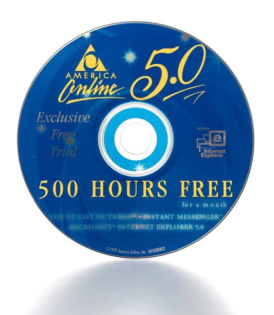 Lembra dele? Serviço de internet discada da AOL será encerrado em setembro O serviço de internet discada da America Online (AOL) será desativado nos Estados Unidos no dia 30 de setembro, afetando também o software e o navegador associados a este tipo de conexão, marcando o fim de uma era. O anúncio foi divulgado na página de suporte do provedor na última sexta-feira (08). cd-de-teste-de-internet-america-online
