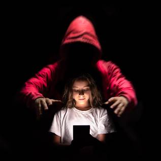 Imagem de Adultização: Governo e Congresso querem aprovar leis para punir exposição de menores na internet