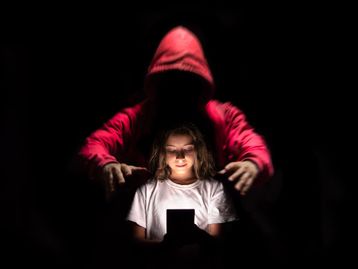 Adultização: Governo e Congresso querem aprovar leis para punir exposição de menores na internet