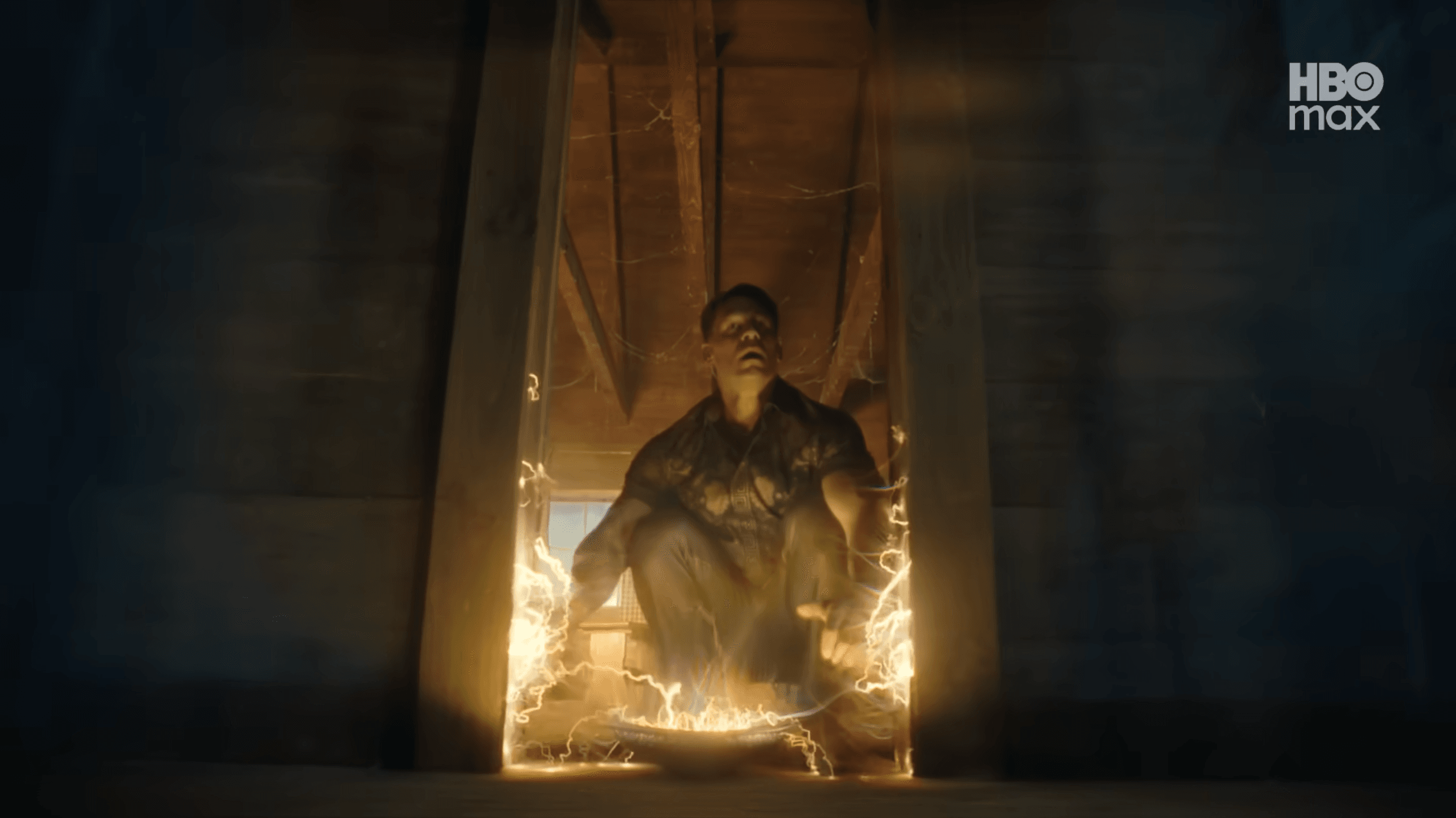Crítica: Pacificador Temporada 2 é o equilíbrio perfeito entre MCU e The Boys A existência da série Pacificador é uma das coisas mais peculiares que já vi na indústria de filmes e séries de super-heróis. Após deixar a Marvel em 2019, o diretor e roteirista James Gunn dirigiu um novo filme do Esquadrão Suicida em 2021, colocou John Cena para interpretar um anti-herói nacionalista pouco conhecido e, depois, transformou o personagem no protagonista de sua própria série. Crítica: Pacificador Temporada 2 é o equilíbrio perfeito entre MCU e The Boys