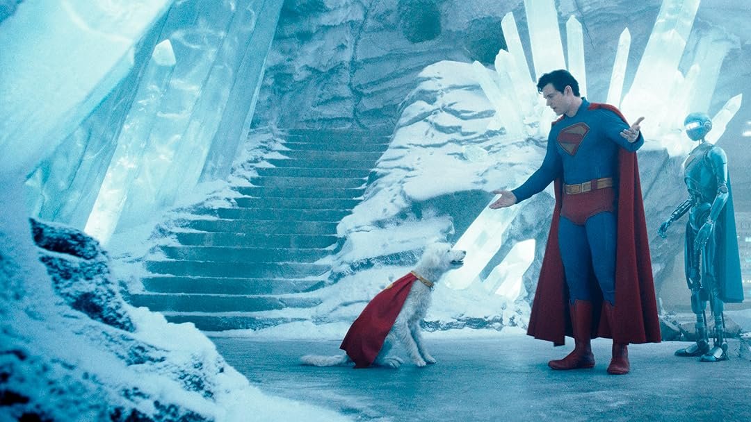 Diferenças e semelhanças entre os Superman de Zack Snyder e James Gunn O Superman é mais que um personagem de quadrinhos: é um símbolo cultural que transcende gerações. Criado em 1938, Kal-El se tornou a personificação da esperança, da justiça e da luta por um mundo melhor. a-imagem-mostra-superman-o-cachorro-krypto-e-o-robô-four-na-fortaleza-da-solidao-do-filme-dirigido-por-james-gun