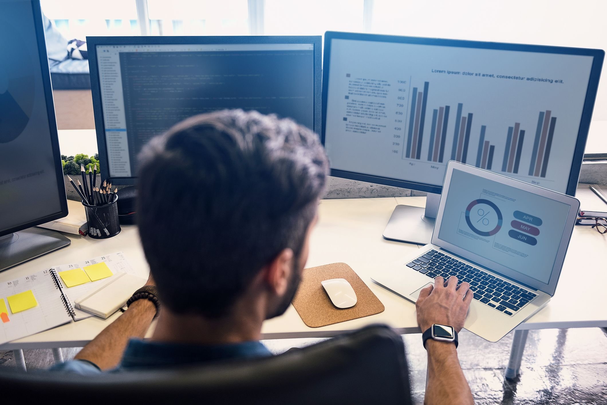 Como a Inteligência Artificial está transformando as universidades e o futuro da educação? A inteligência artificial (IA) já deixou de ser “coisa de filme” e está mudando a forma como a gente vive, trabalha e estuda. adaptação-das-universidades-e-do-mercado-com-chegada-da-ia-mackenzie