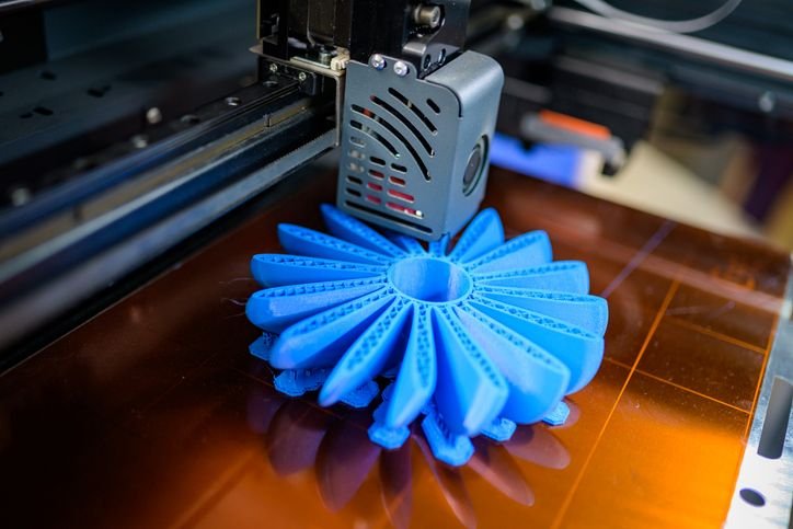 Melhor impressora 3D: 7 opções para comprar no Brasil em 2025 Objetos de decoração, utensílios domésticos, protótipos para engenharia e design, bijuterias, brinquedos personalizados, próteses feitas sob medida para tratamento e reabilitação de pacientes e até mesmo casas completas e em tamanho real. Essas são apenas algumas das coisas que podem ser feitas em uma impressora 3D. helice-de-ventilador-impressa-em-3d