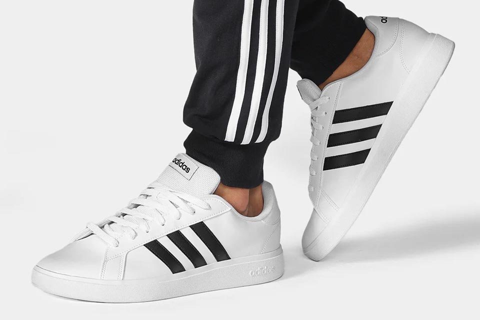 Descontos no Pix: tênis Adidas, camiseta Nike e mais com até 40% OFF na Netshoes A Netshoes liberou uma nova promoção cheia de oportunidades para quem costuma praticar esportes ou curte moda urbana. Por tempo limitado, consumidores podem aproveitar preços bem mais baixos em diversas opções de trajes e acessórios de grandes marcas. Tenis-Masculino-Adidas-Grand-Court-Base-960x640.jpg