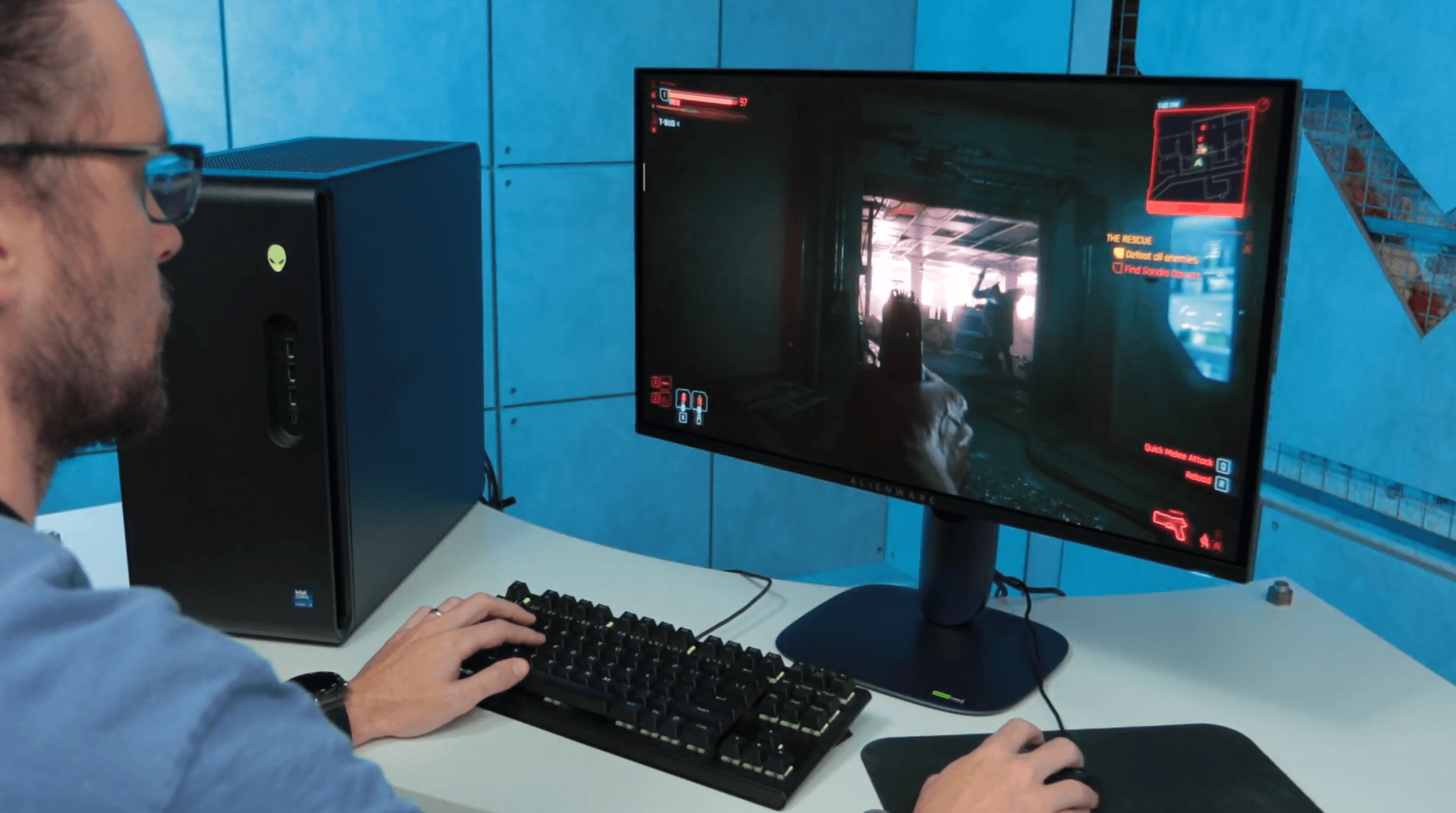 Gameplay de Cyberpunk 2077 no Alienware Aurora 2025 com gráficos no Ultra, ray-trancing e path-tracing ativados.