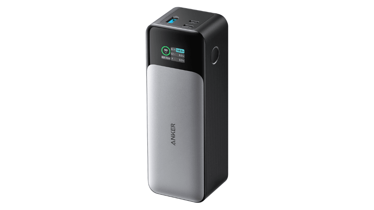 Power banks: confira os melhores modelos para comprar Você sai de casa com o celular e, no meio do caminho, percebe que precisa recarregar ele mesmo sem uma tomada por perto. Essa situação é bem comum e uma das soluções mais práticas é usar um power bank, uma bateria portátil que serve de fonte de energia para outros eletrônicos. Untitled design (3).png