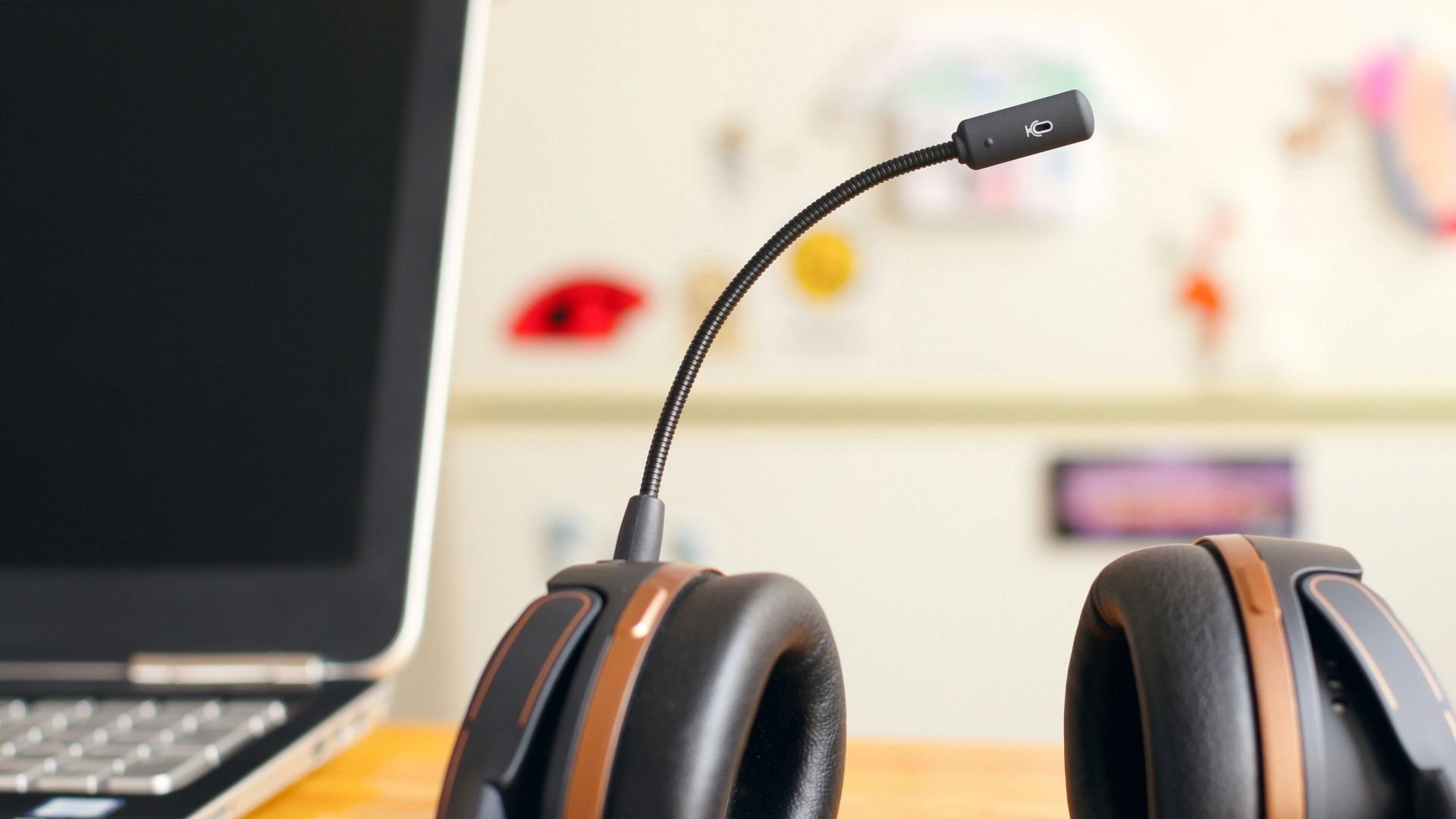 Windows 11 terá Bluetooth LE com qualidade avançada para headsets A conexão Bluetooth é uma das mais antigas e conhecidas nos PCs atuais e a Microsoft quer melhorar essa tecnologia. A companhia trabalha em uma nova arquitetura que torna os perfis de compressão de áudio mais inteligentes e com melhor qualidade para superar um velho problema dessa rede sem fio. microsoft-vai-melhorar-bluetooth-em-headsets
