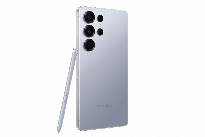 7 celulares com a melhor duração de bateria em 2025 Além de um “celular com ar-condicionado”, a Realme apresentou na última semana um smartphone com bateria de 15.000 mAh que consegue ficar nada menos do que até 10 dias longe da tomada. O modelo também se destaca pela espessura de apenas 8,89 mm, apesar de uma célula de energia tão grande. galaxy-s25-ultra