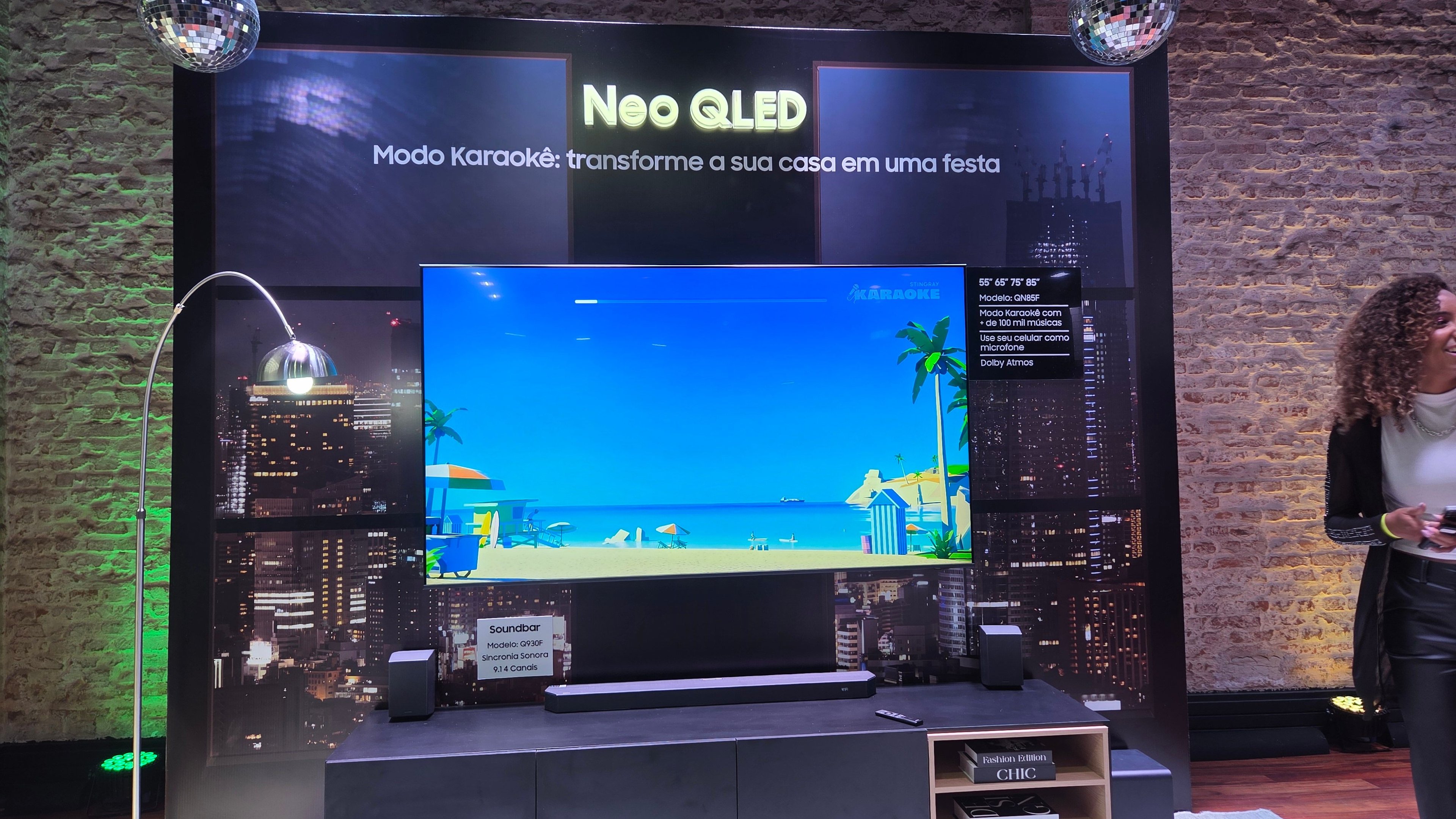 Samsung anuncia TV QLED de até R$ 99 mil e nova The Frame para 2025 A Samsung realizou hoje (02) o evento Unbox & Discover para revelar seu novo portfólio de TVs premium para o Brasil. O destaque vai para a linha dos modelos Neo QLED, que chegam a até 115 polegadas e com preços de R$ 99 mil, além da nova The Frame Pro 4K 2025 atualizada e ainda mais artística. 20250902_123701.jpg