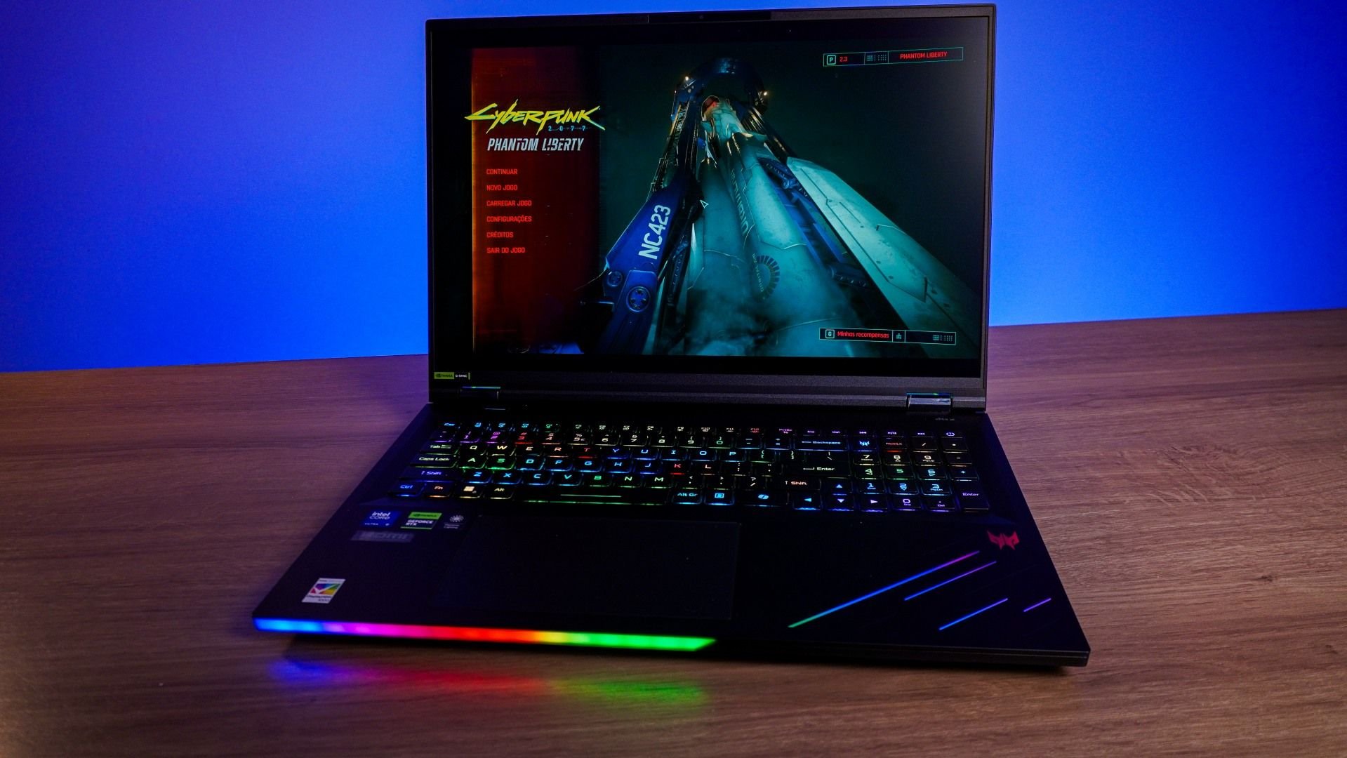 Predator Helios 18 AI com RTX 5090 tem elegância e tela incrível - Review Nos últimos anos o mercado brasileiro começou a finalmente receber notebooks com cada vez mais performance. O problema, que permanece até hoje, são os altos preços e alguns erros básicos que esses produtos gamer topo de linha cometem, e a Acer entrou na jogada para ao menos tentar reverter esse quadro com o Predator Helios 18 AI com uma RTX 5090. review-predator-helios-18-ai-cyberpunk