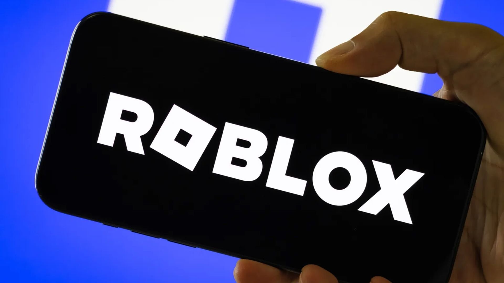 Roblox terá sistema de verificação de idade para os jogadores se comunicarem no game! Saiba como vai funcionar O Roblox anunciou que até o fim de 2025 será obrigatório passar por um sistema de verificação de idade para utilizar os recursos de comunicação dentro do jogo. A medida faz parte de um pacote de novas políticas de segurança que também busca restringir interações entre adultos e crianças que não se conhecem fora da plataforma. Roblox terá sistema de verificação de idade para os jogadores se comunicarem no game! Saiba como vai funcionar