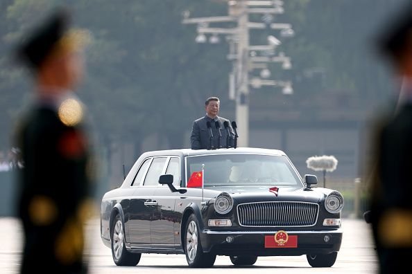 Novo míssil nuclear da China alcança qualquer lugar do mundo Com o novo míssil balístico intercontinental DF-5C apresentado na quarta-feira (3), a China ganhou a capacidade de realizar ataques nucleares de nível global, como avaliam especialistas. O modelo tem alcance superior a 20 mil km, cobrindo metade da circunferência da Terra. presidente-chines-xi-jiping-desfilando-em-carro