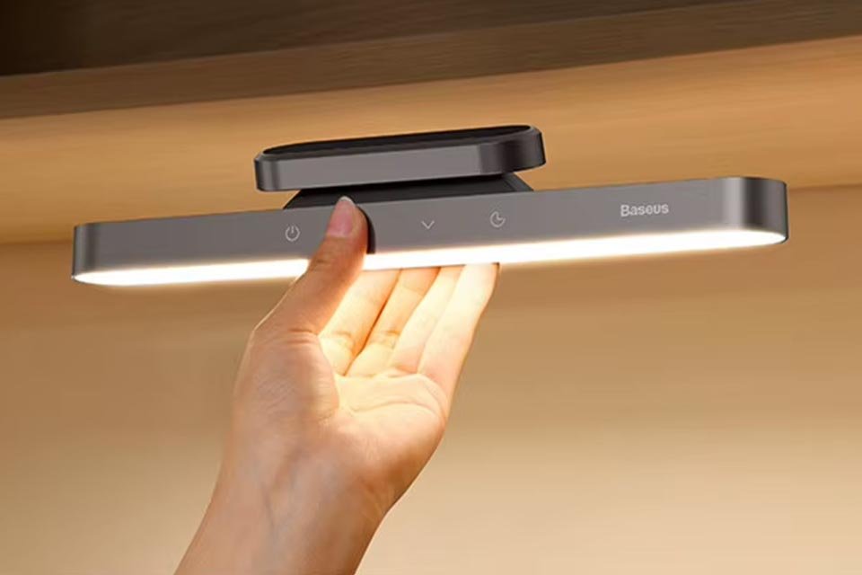 Ofertas de Primavera no AliExpress: Luminárias LED, controles gamer e mais com até 60% OFF O AliExpress liberou uma nova leva de promoções com a chegada das Ofertas de Primavera, ocasião na qual a plataforma oferece uma imensa variedade de produtos de seu catálogo com grandes descontos. luminaria-magnetica-led-baseus-960x640.jpg
