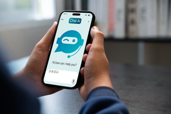 Agente de IA: o que é e como pode revolucionar o trabalho Os chatbots alimentados por inteligência artificial provocaram uma grande revolução com a popularização de ChatGPT, Gemini, Copilot e Claude, entre outras ferramentas, mas a tecnologia segue se aprimorando e o próximo passo rumo a funcionalidades mais inteligentes já chegou. Estamos falando do agente de IA. chatbot-na-tela-do-celular