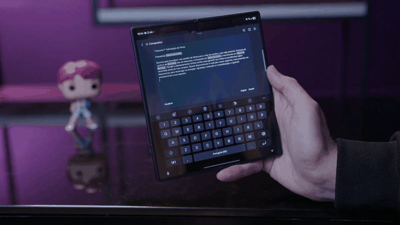Samsung Galaxy Fold 7 mostrando funcionalidades do Samsung AI