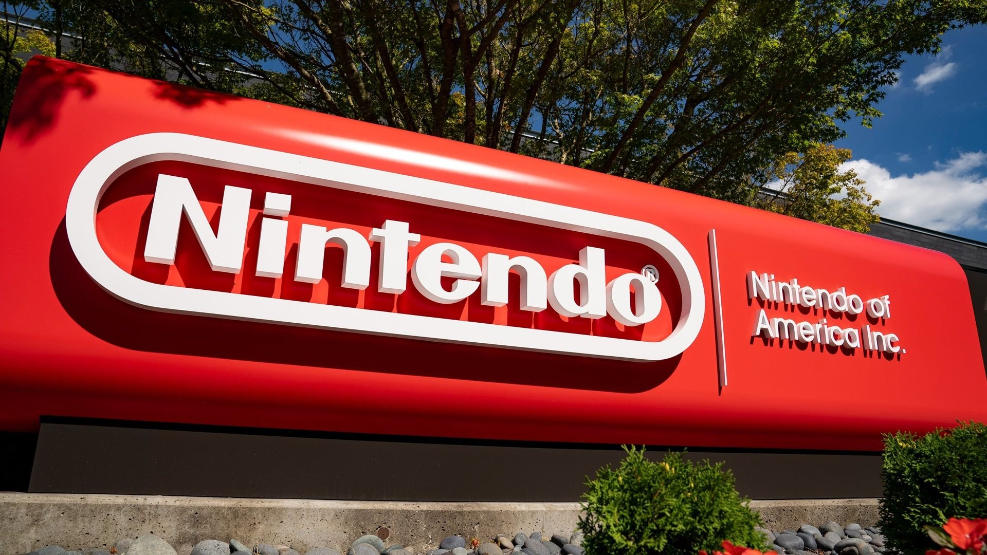 Nintendo patenteia sistema de invocação de personagens que pode abalar indústria de games! Entenda A Nintendo registrou duas novas patentes sobre o uso de invocação de personagens em batalhas virtuais — mecanismo que, inclusive, está presente em diversos jogos da indústria. Os registros foram aprovados pelo Escritório de Patentes dos Estados Unidos (USPTO) e surgem em meio ao processo que a empresa move contra Palworld, o “Pokémon com armas”. Nintendo patenteia sistema de invocação de personagens que pode abalar indústria de games! Entenda