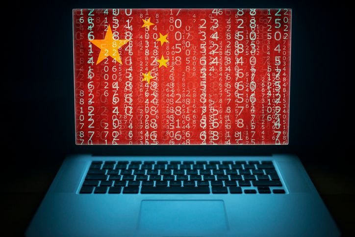 Grande Firewall da China que censura a internet estaria à venda para outros países Uma “versão comercial” do Grande Firewall da China está sendo exportada para países interessados em monitorar e censurar a internet em seus territórios. É o que sugerem documentos vazados da Geedge Networks, empresa associada à infraestrutura de vigilância online do gigante asiático. notebook-com-bandeira-chinesa-na-tela