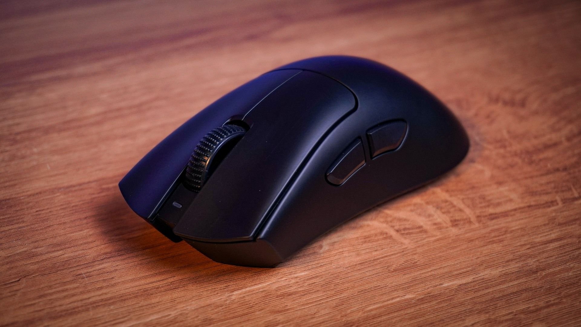 Review: Razer DeathAdder V4 Pro é leve, veloz e inviável